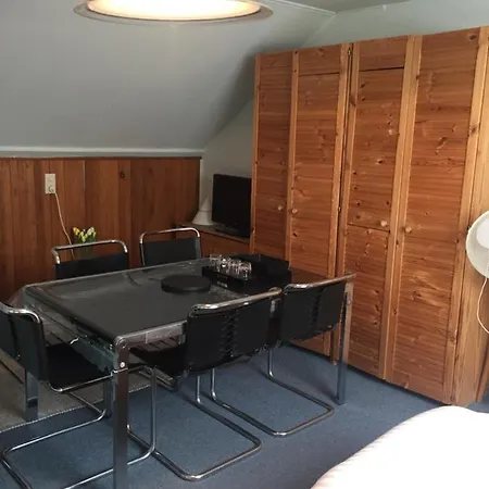 בית הארחה Cozy In Residential - Free Parking