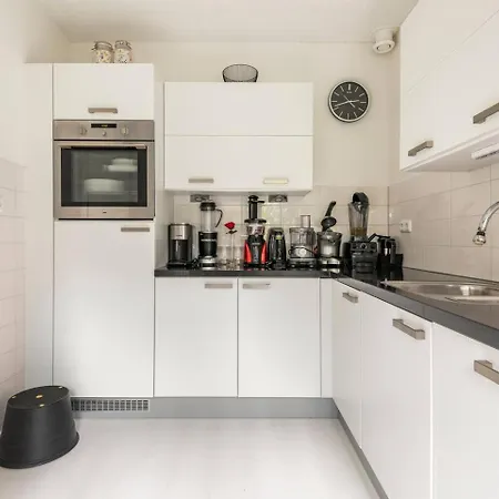 Cozy In Residential - Free Parking 4*