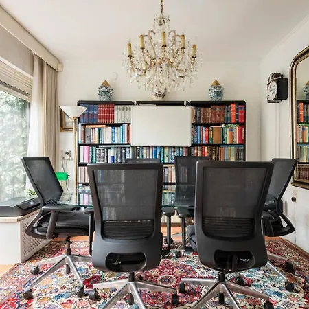 בית הארחה Cozy In Residential - Free Parking