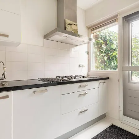 Cozy In Residential - Free Parking *