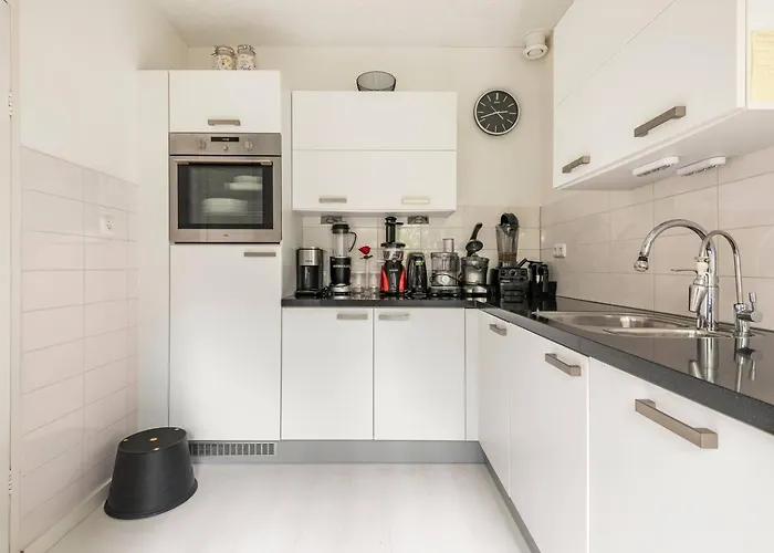 Cozy In Residential - Free Parking 4*