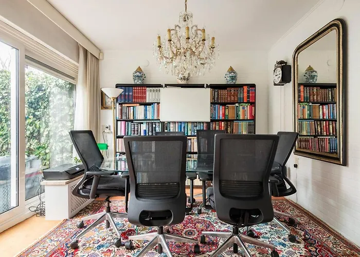 Gasthuis Cozy In Residential