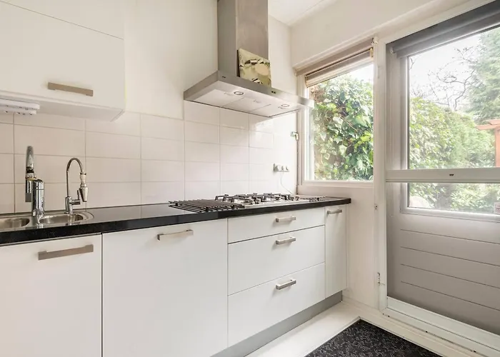 Cozy In Residential - Free Parking 4*